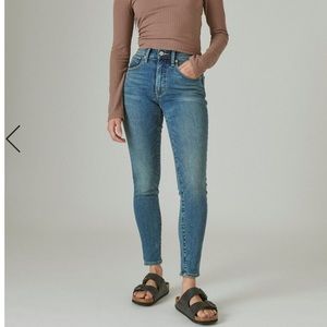 Lucky Brand High-Rise Ankle Jeans: Size 8 / 29